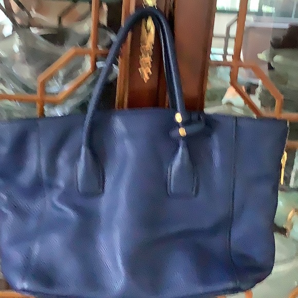 Prada Vitelli Daino leather bag with side zippers - Picture 2 of 10